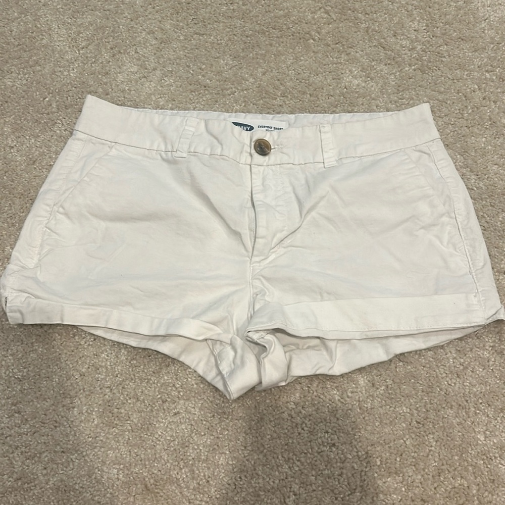 White old navy everyday short